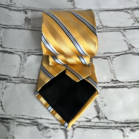 Michael Kors Men Tie w/ signs of wear - Picture 4 of 7